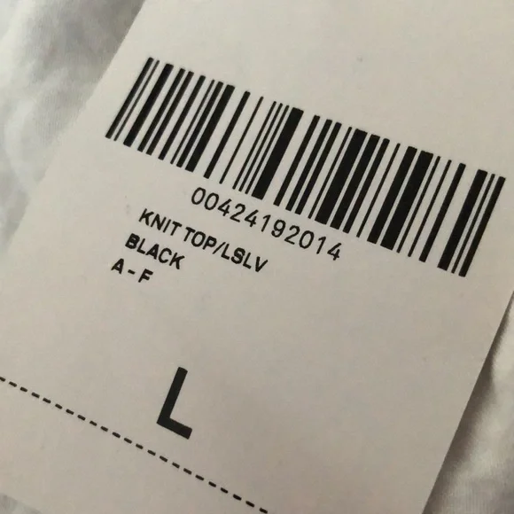 Black crop top in black NWT 🖤🖤🖤🖤🖤🖤🖤🖤🖤🖤🖤🖤 by FOREVER 21 - Picture 4 of 4